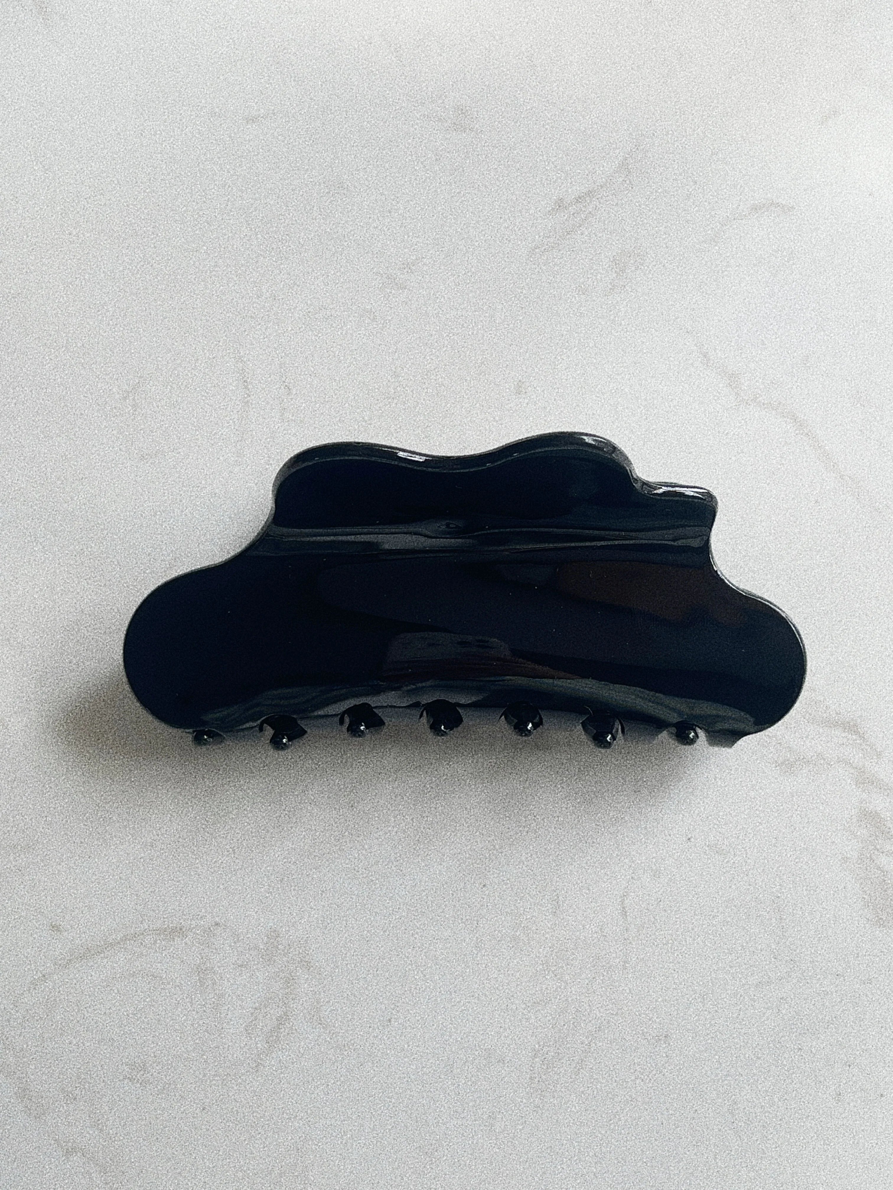 Cloud Curve Clip in Gloss Black