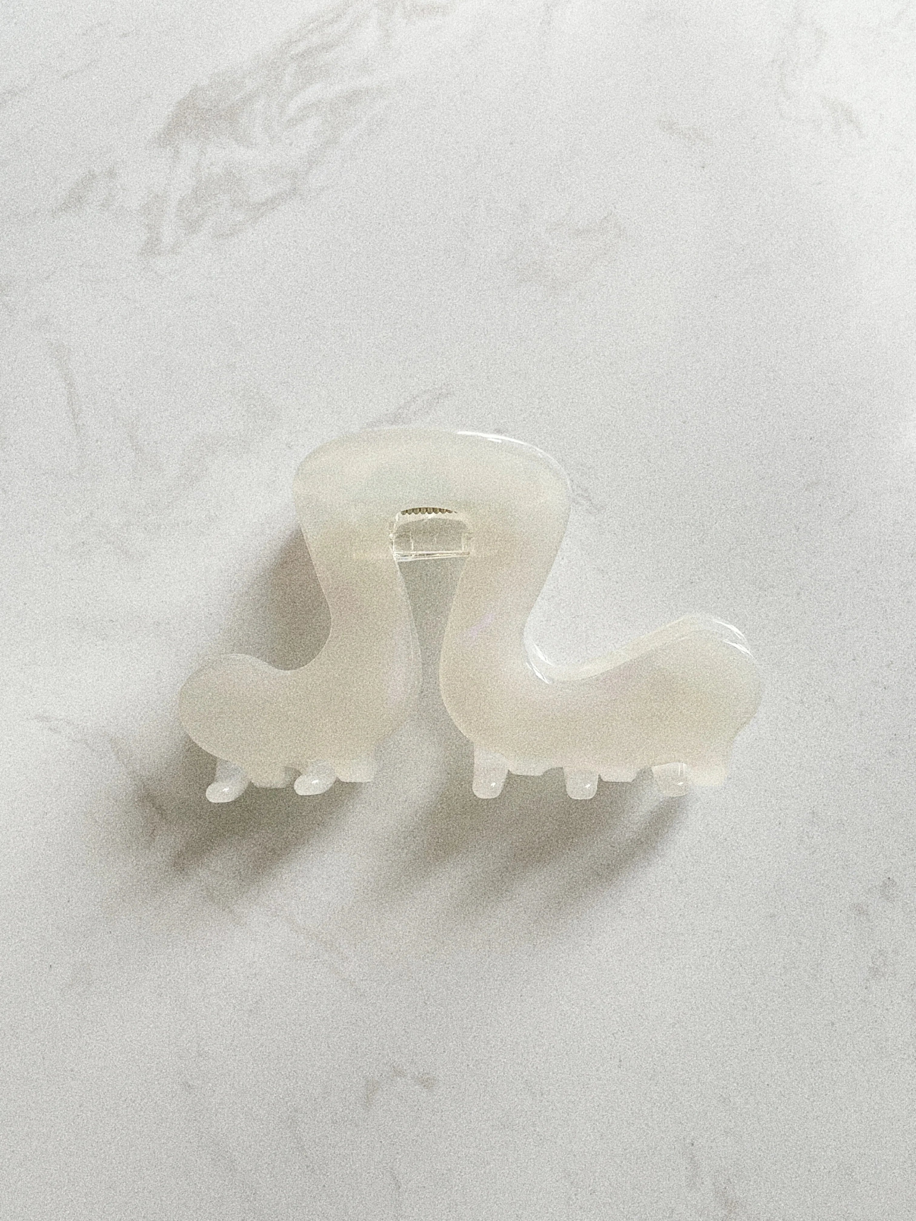 Double S - Shape Clip in Dazed