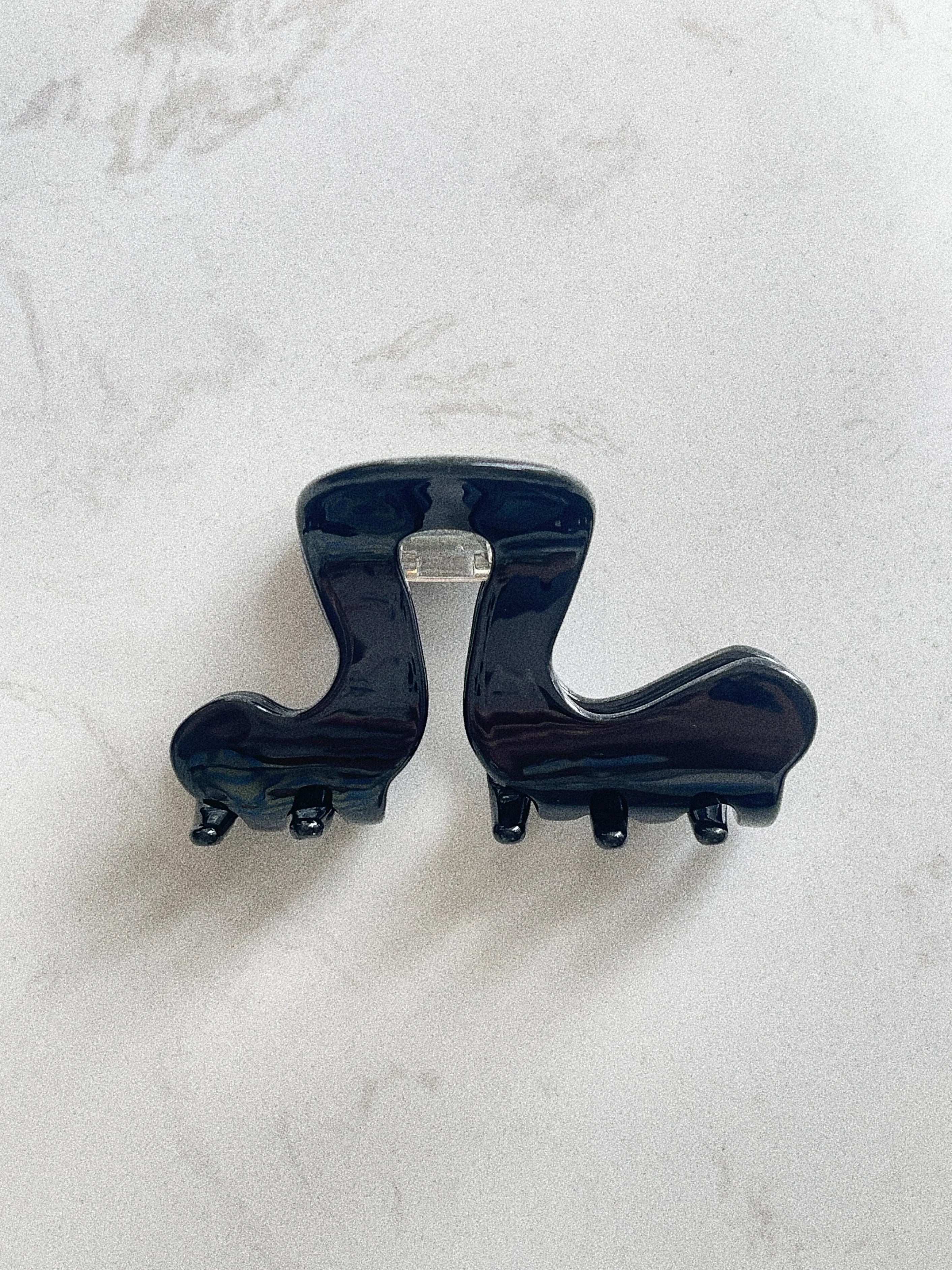 Double S Shape Clip in Gloss Black
