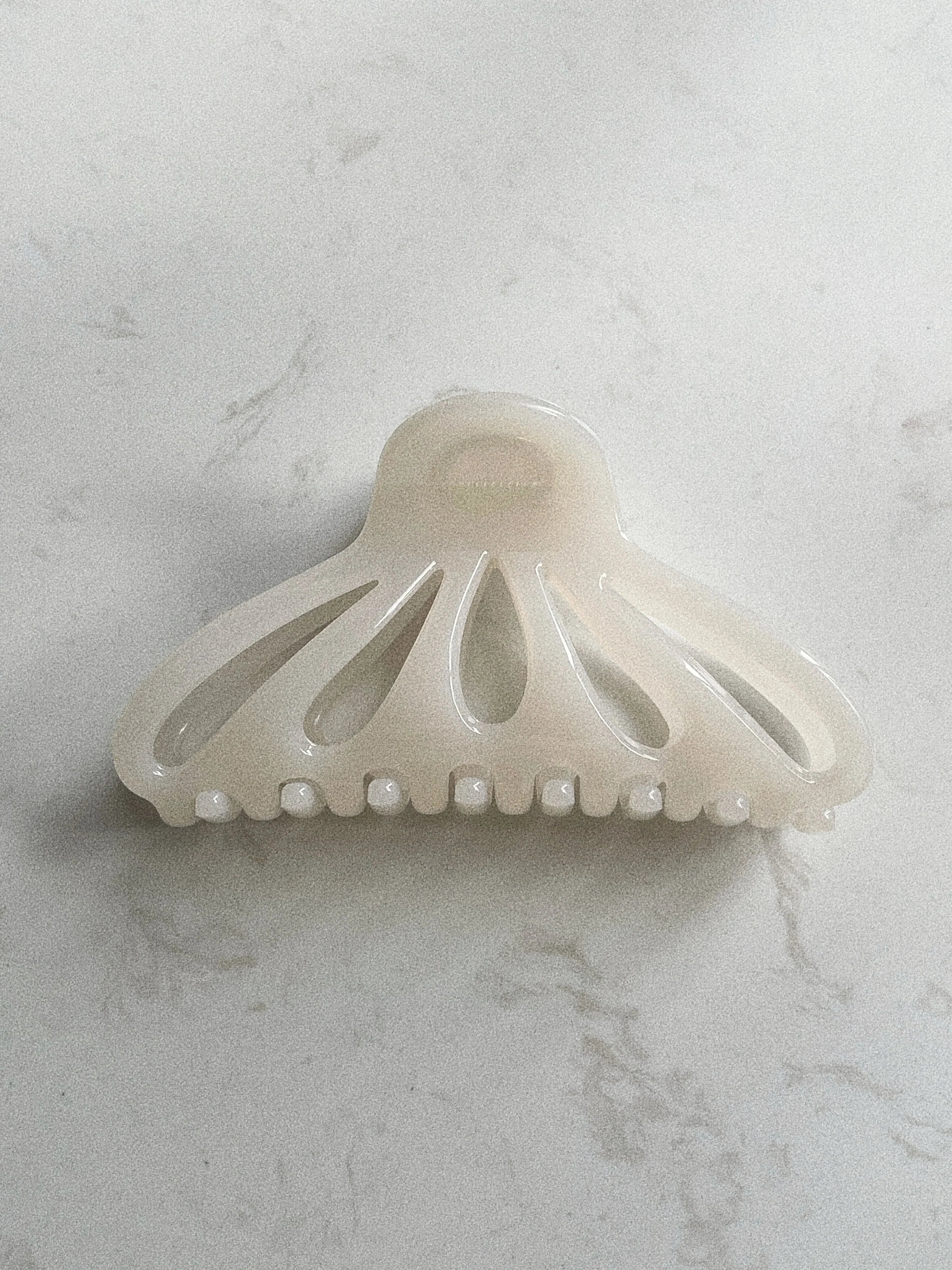 Hollow Clip in Pearl