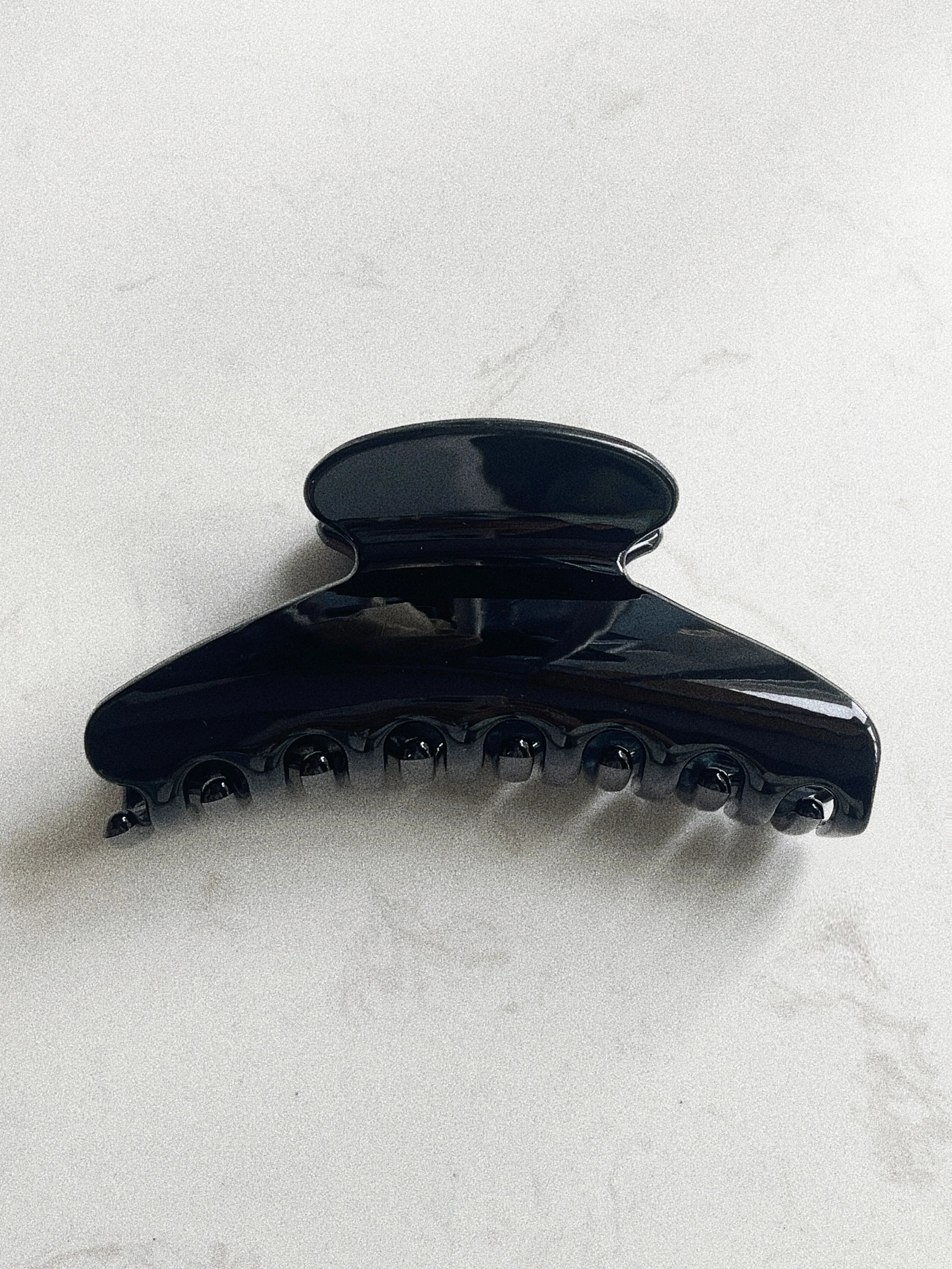 Prong Curved Clip in Gloss Black